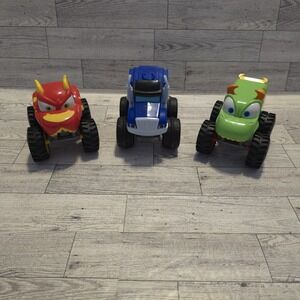 3 NICKELODEON BLAZE & THE MONSTER MACHINES TRUCKS RED TRUCK HAS BROKEN TAIL